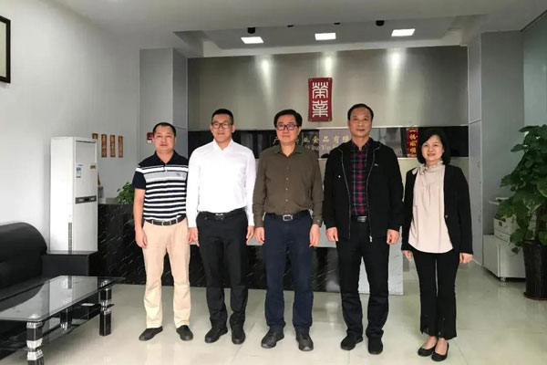黃圃鎮(zhèn)黨委書(shū)記關(guān)瑞麟到榮業(yè)食品調(diào)研，寄語(yǔ)譜寫(xiě)高質(zhì)量發(fā)展的時(shí)代華章